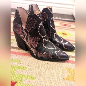 Vince Camuto block heel booties size 7.5